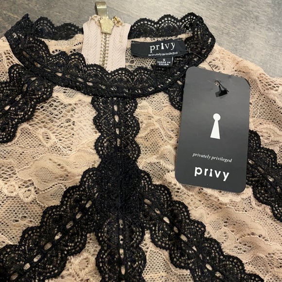 Boutique lace romper. New w/ TAG - Picture 3 of 3